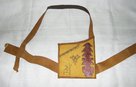 Pochette ventrale en cuir et fibre de palmier