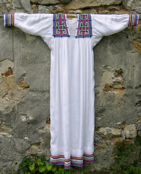Robe Kabyle blanche à galons en laine