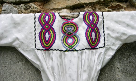 Robe blanche Le Huit détail du dos