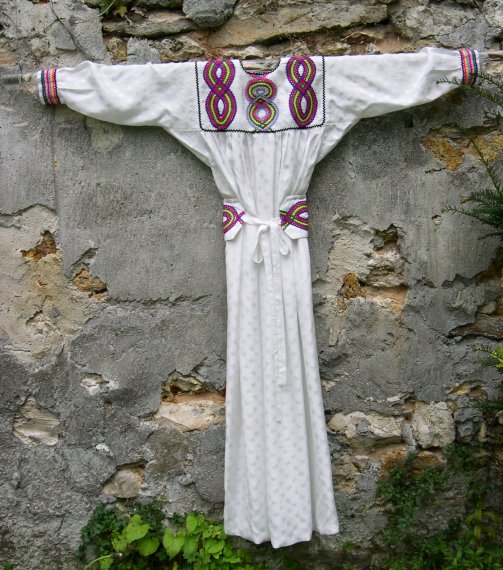 Robe blanche Le Huit détail du dos