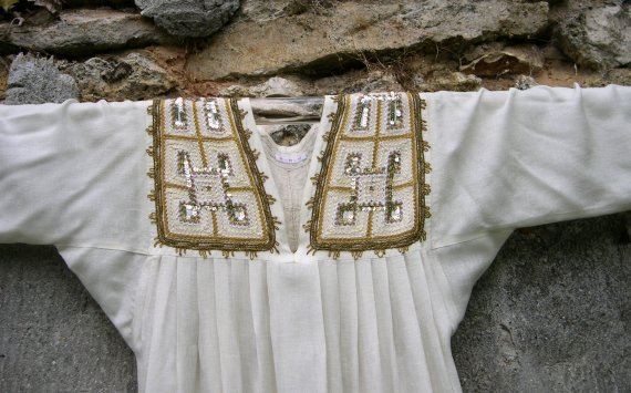 Robe en lin et soie détail de l'encolure