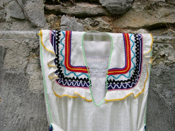 Robe Kabyle blanche à volants détail