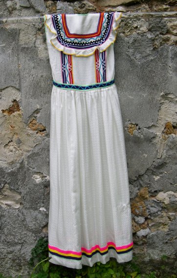 Robe Kabyle blanche à volants dos