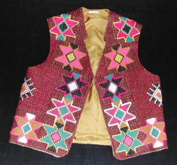 Gilet en toile de jute rebrodé