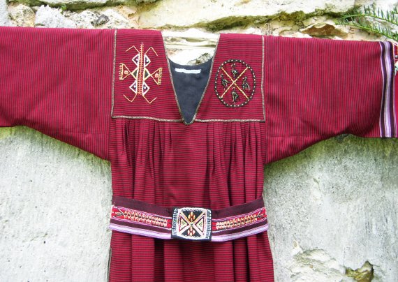 Robe en Fouta ancienne détail de l'encolure