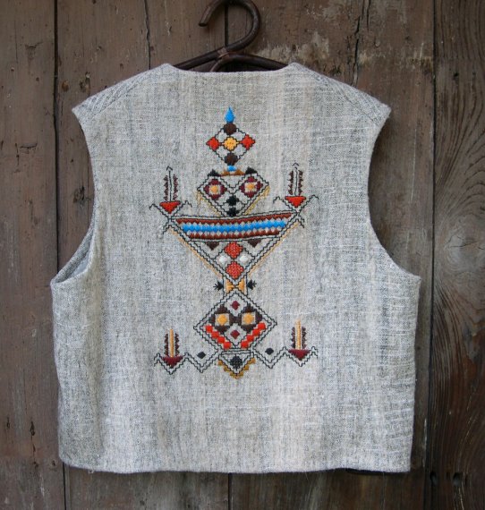 Gilet en laine grise tissé main de Touggourt dos