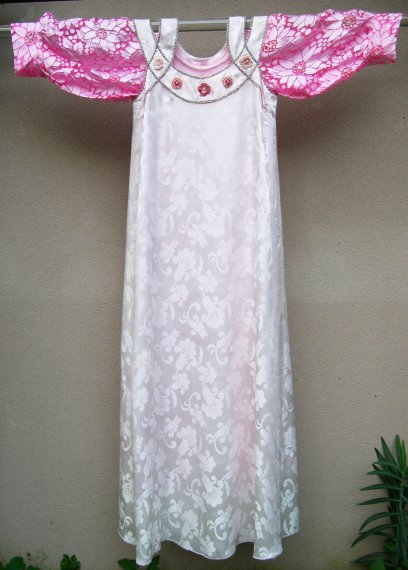 Robe à Roses perlées