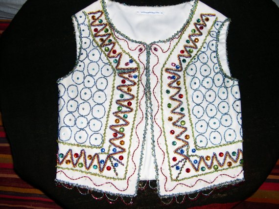 Gilet en tulle blanc et broderies 