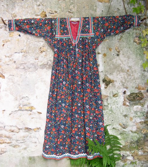 Robe Kabyle en tissu coton à fleur et galons